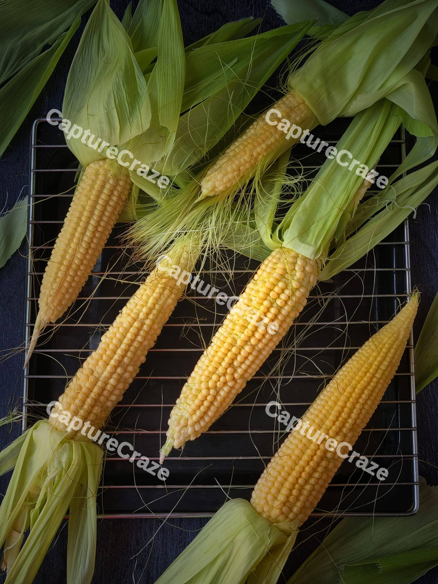Corn cobs on a tray